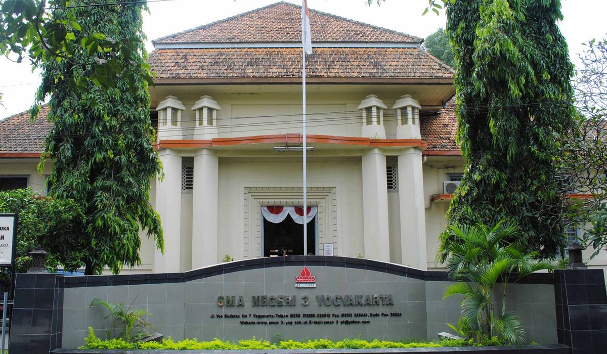 Depan Sekolah