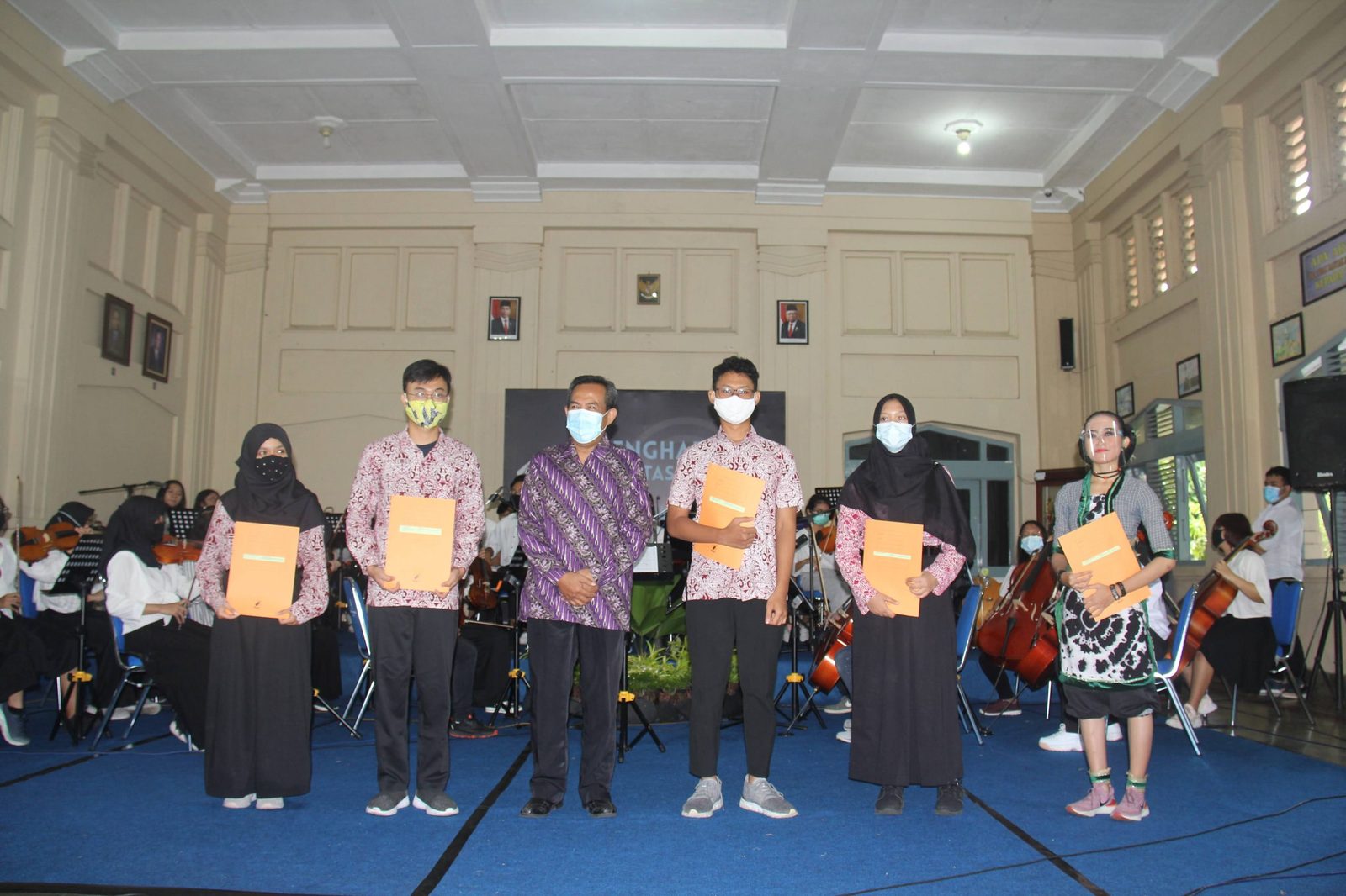 PENGHARGAAN SISWA BERPRESTASI 2020
