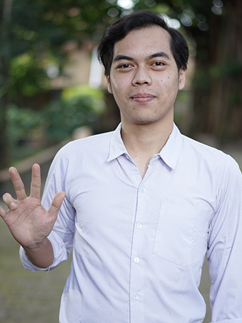 Ade Nugraha, S.Sn.
