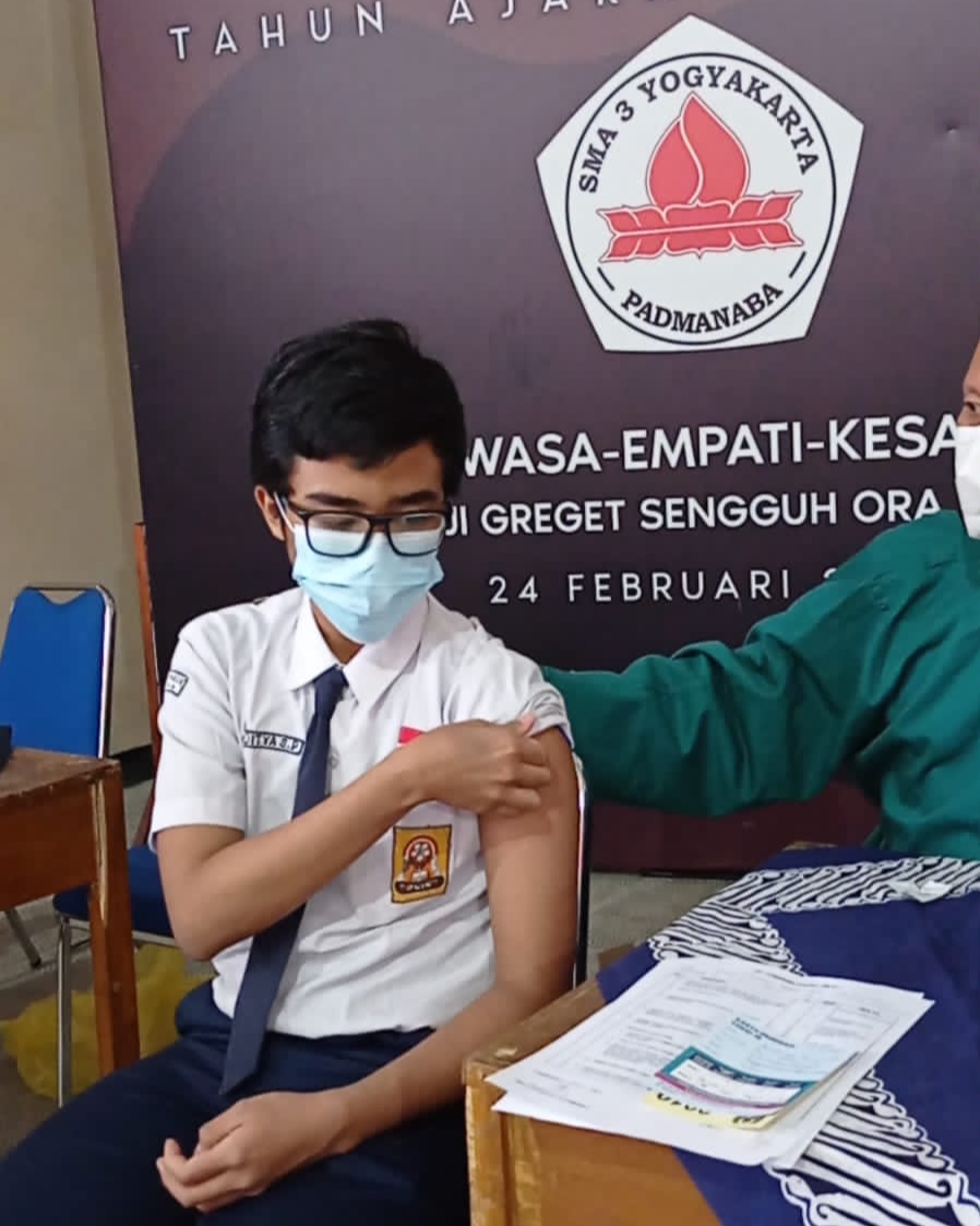 Vaksinasi Covid-19 Dosis Kedua Siswa SMAN 3 Yogyakarta