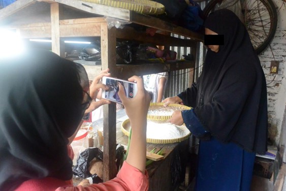 Susur Kampung Merangkul ODGJ, Gesekan Biolanya Pikat Kader