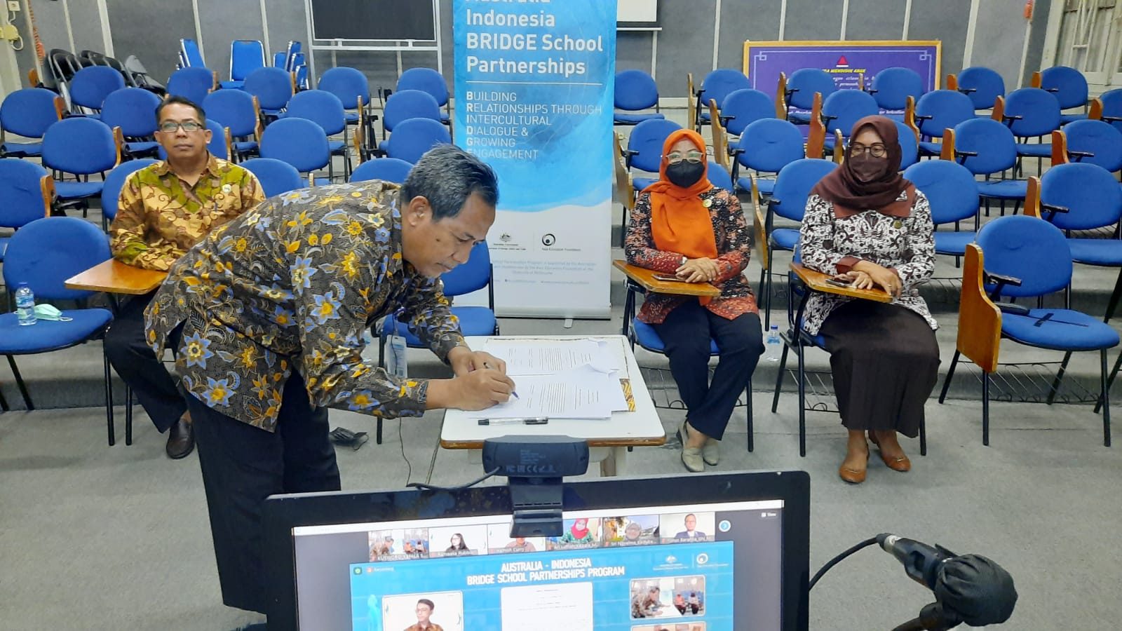 Program BRIDGE Wadah untuk Meningkatkan Profesionalitas dan Kualitas Guru