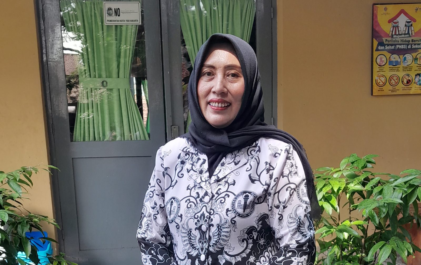 PENERAPAN MODEL PEMBELAJARAN FLIPPED CLASSROOM TIPE PEER INSTRUCTION UNTUK MENINGKATKAN KEMAMPUAN PEMECAHAN MASALAH MATERI APLIKASI TURUNAN FUNGSI ALJABAR KELAS XI IPA 2 SMA NEGERI 3 YOGYAKARTA
