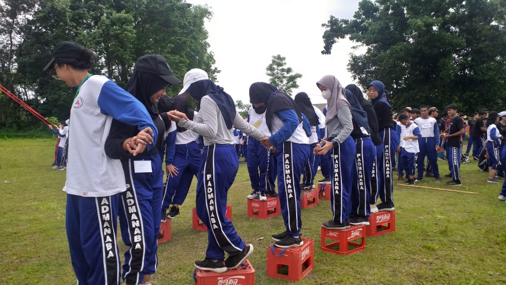 Outbound Trip: Aktualisasi Pramuka Siswa Kelas XII