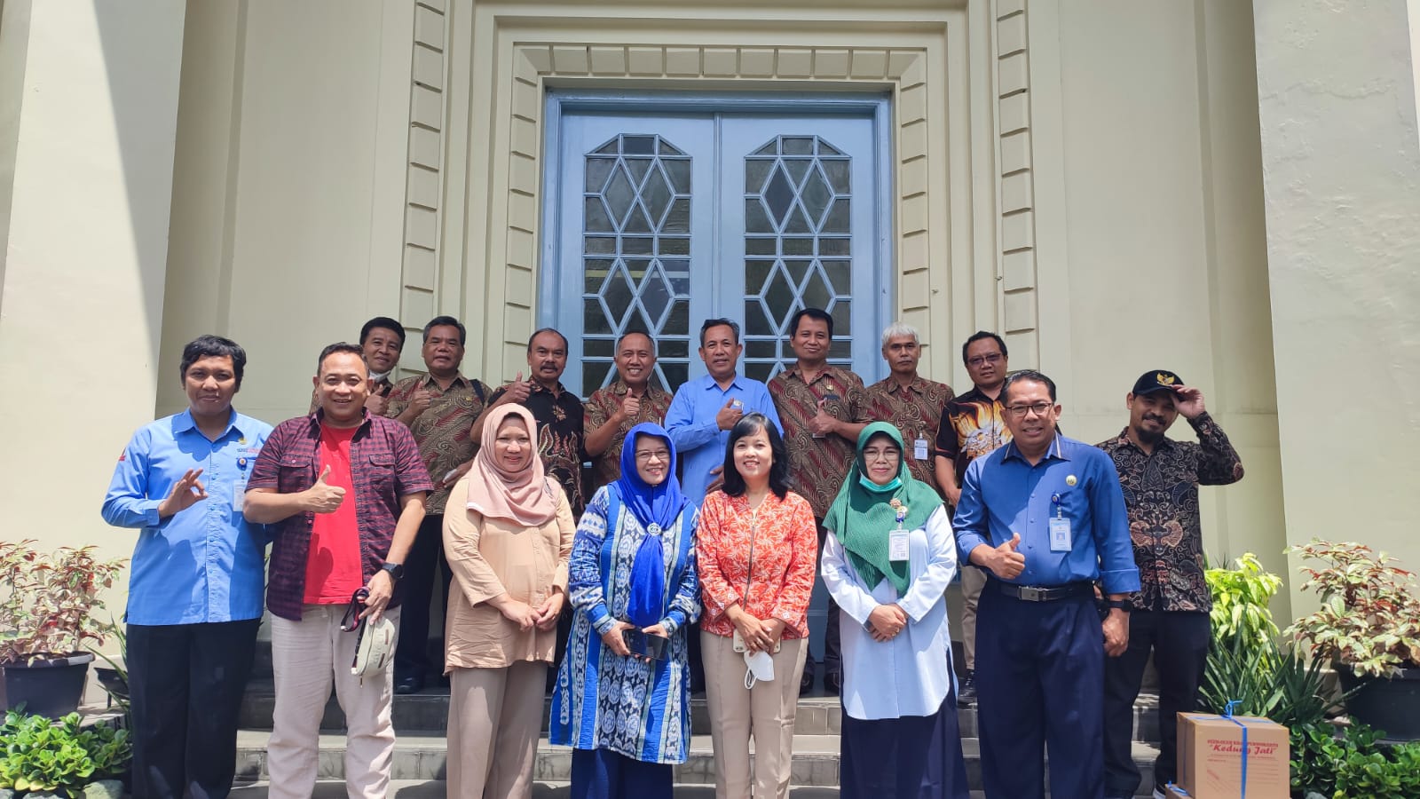 SMA NEGERI 3 YOGYAKARTA MENERIMA KUNJUNGAN DARI PARA GURU DAN ALUMNI SMA NEGERI 2 PURWOKERTO