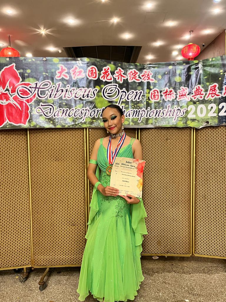 Juara 1 Solo Open U16 Slowfoxtrot, Juara 1 Solo Open U16 Quickstep dan Juara 2 Solo Open U16 Tango dalam Johor Hibiscus Open
