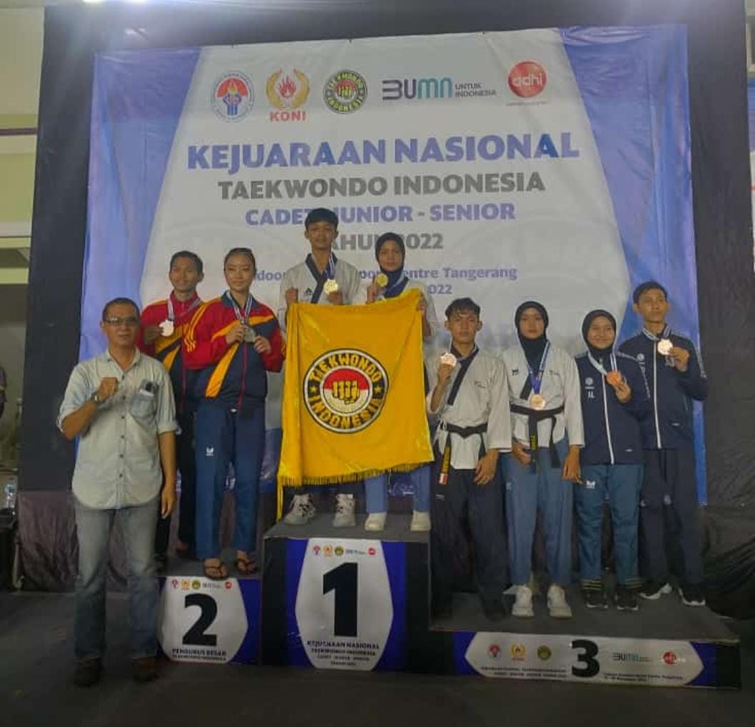 Medali Emas (kategori pair junior) dan Medali Perak (kategori individu junior) dalam Kejuaraan Nasional Taekwondo Indonesia Tahun 2022