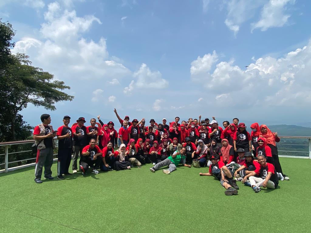 OUTBOUND GURU KARYAWAN SMA NEGERI 3 YOGYAKARTA DI WISATA GOA RONG SALATIGA
