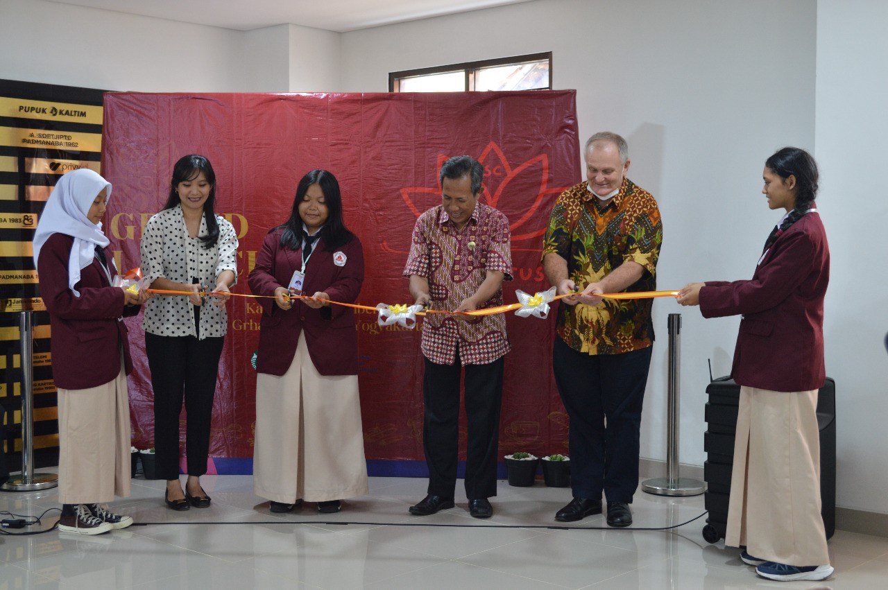 TAWARKAN PRODUK ANDALAN, REDLOTUS STUDENT COMPANY GELAR GRAND LAUNCHING DI GRHA PADMANABA