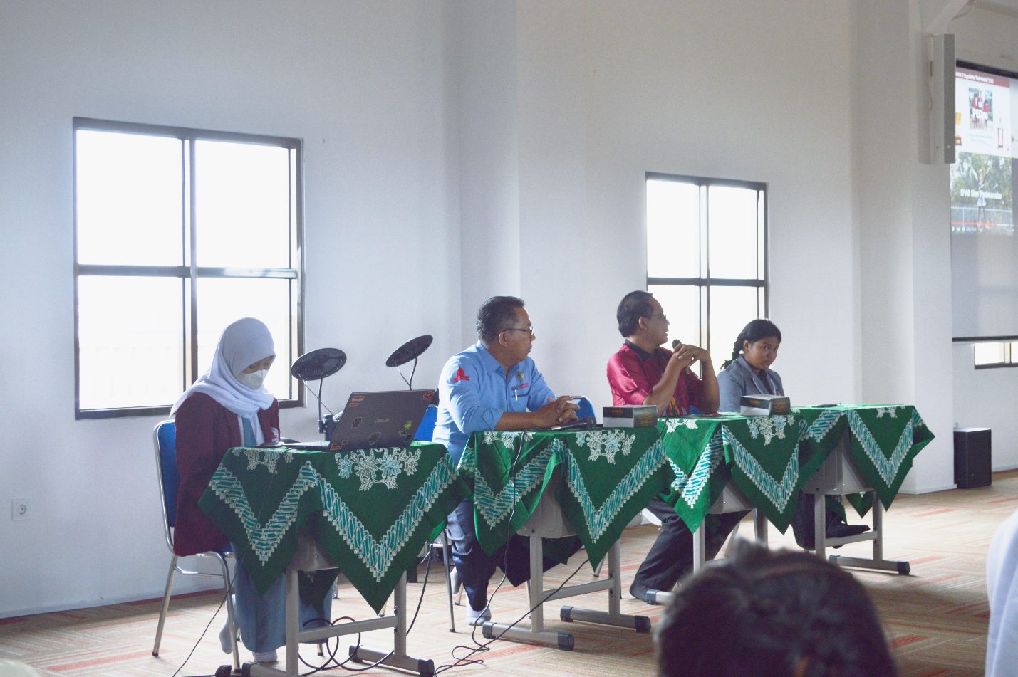 SHARING MPK-OSIS SMA NEGERI 3 YOGYAKARTA DALAM KUNJUNGAN SMA NEGERI 4 METRO LAMPUNG