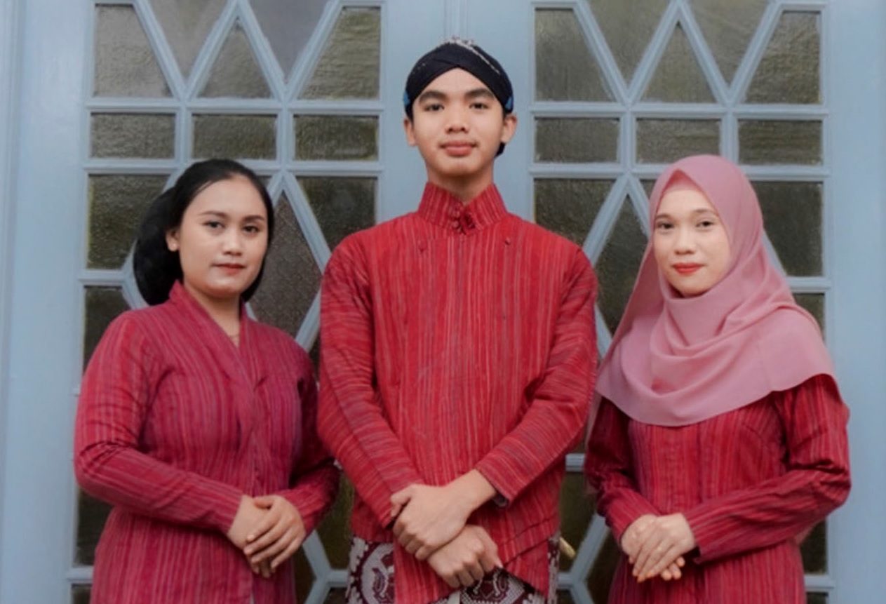 NGURI-URI KABUDAYAN JAWI HARI KAMIS PAHING  DI SMA NEGERI 3 YOGYAKARTA