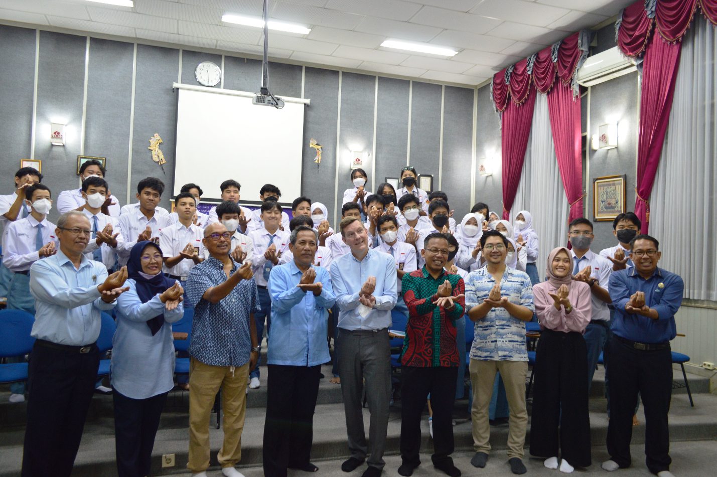SOSIALISASI PROGRAM DOUBLE DEGREE SISWA SMA OLEH EDUCATIUS