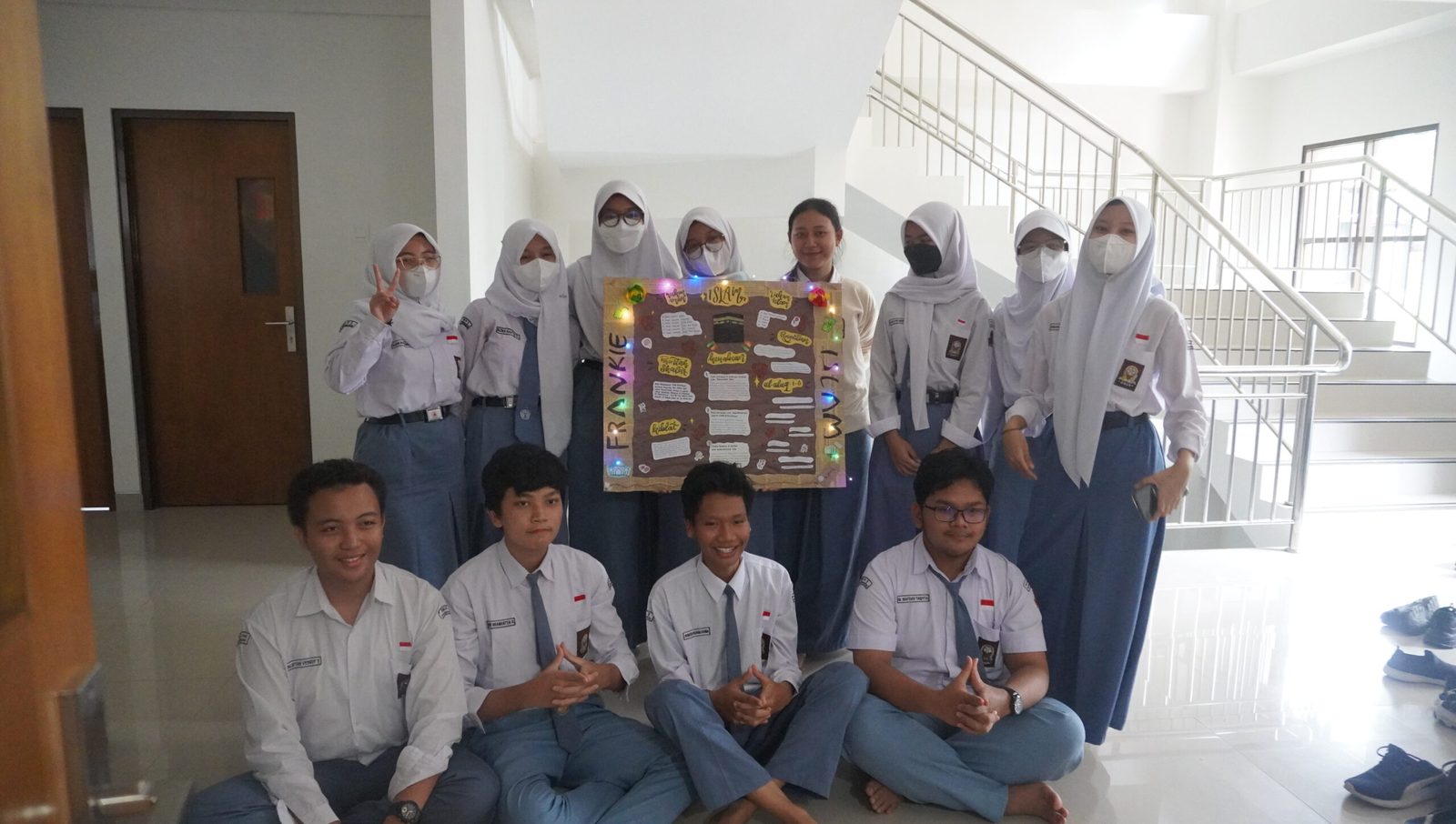 PADZMADHAN: PESANTREN KILAT DAN PEMBINAAN KETAKWAAN KELAS X DAN XI