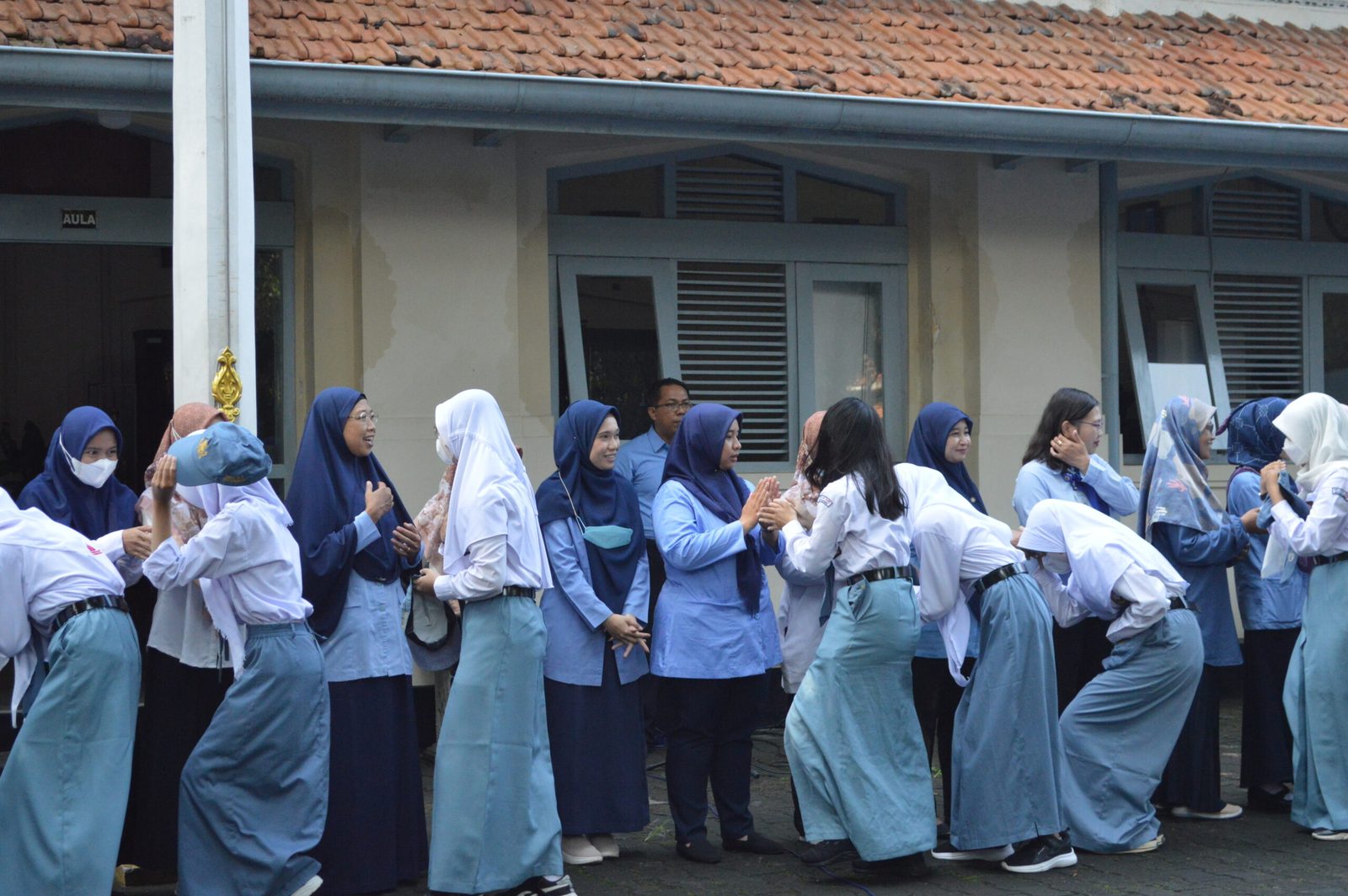 UPACARA HARI PENDIDIKAN NASIONAL DAN HALALBIHALAL KELUARGA BESAR SMA NEGERI 3 YOGYAKARTA