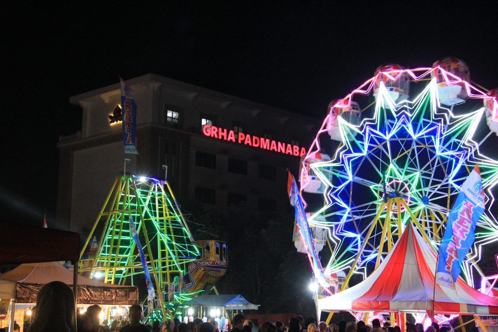MENJELAJAHI KEUNIKAN DAN KESERUAN DALAM PADMANABA BAZAAR “ELEFTHERIA”