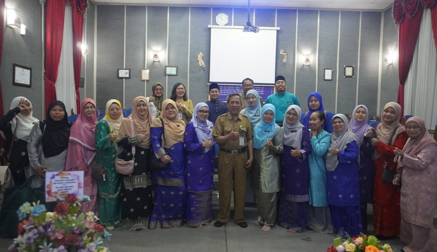 BANGUN JEMBATAN PERSAHABATAN DAN PENINGKATAN PENDIDIKAN ANTARNEGARA DALAM KUNJUNGAN SMK BUKIT KEPAYANG MALAYSIA