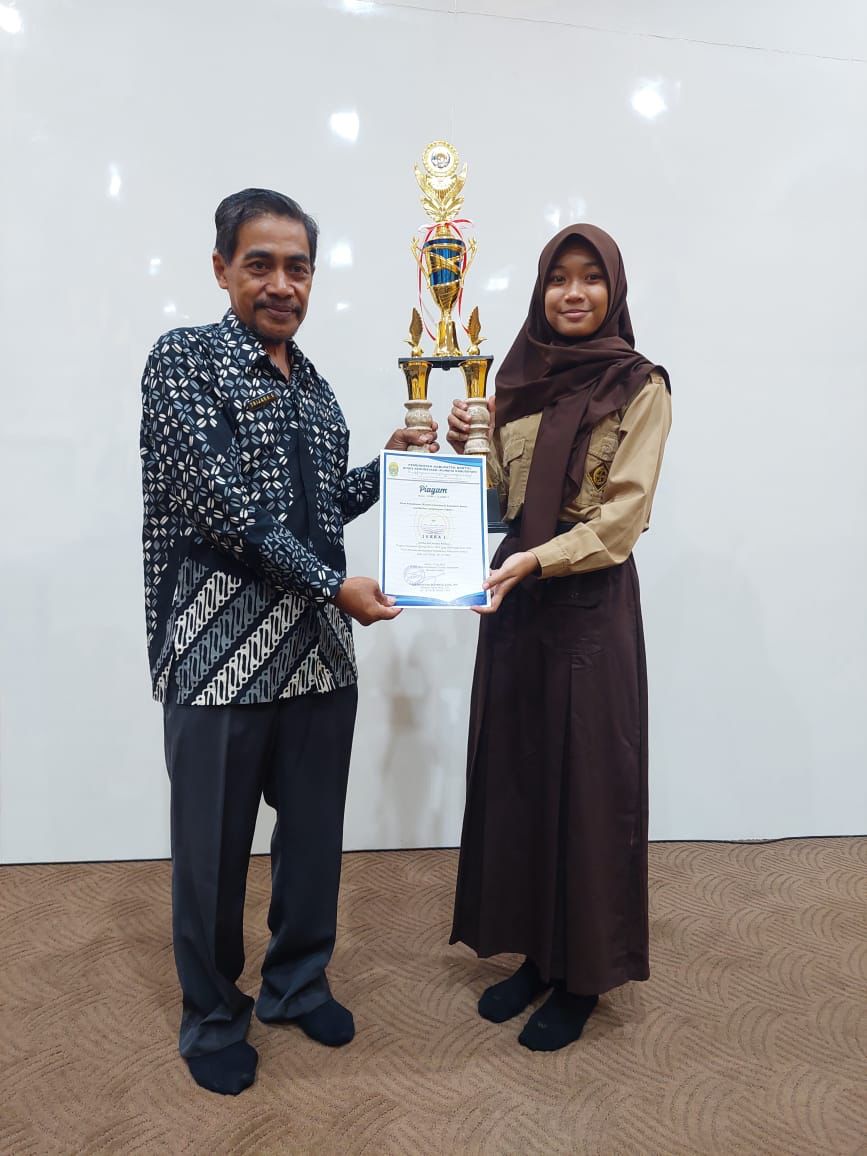Juara 1 Lomba  Alih Aksara Jawa Remaja Kompetisi Bahasa dan Sastra Tingkat Kabupaten  Bantul Tahun 2023