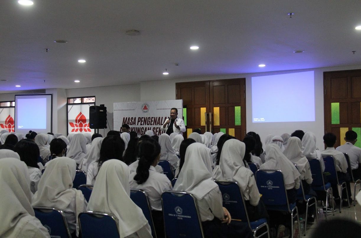 PELAKSANAAN PENGENALAN LINGKUNGAN SEKOLAH (PLS) DI SMA NEGERI 3 YOGYAKARTA