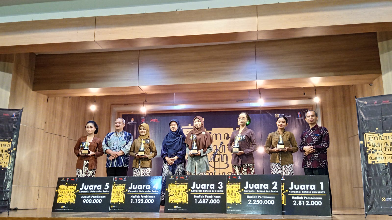 Juara 2 Lomba Geguritan Bahasa dan Sastra Tingkat Provinsi DIY 2023