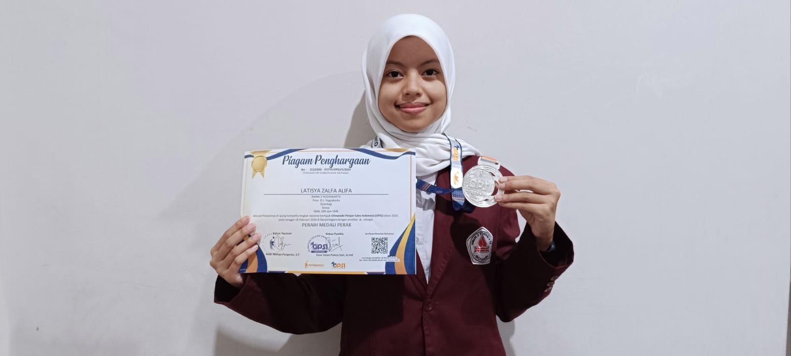 Medali Perak Olimpiade Pelajar Sains Indonesia Bidang Sosiologi 2024