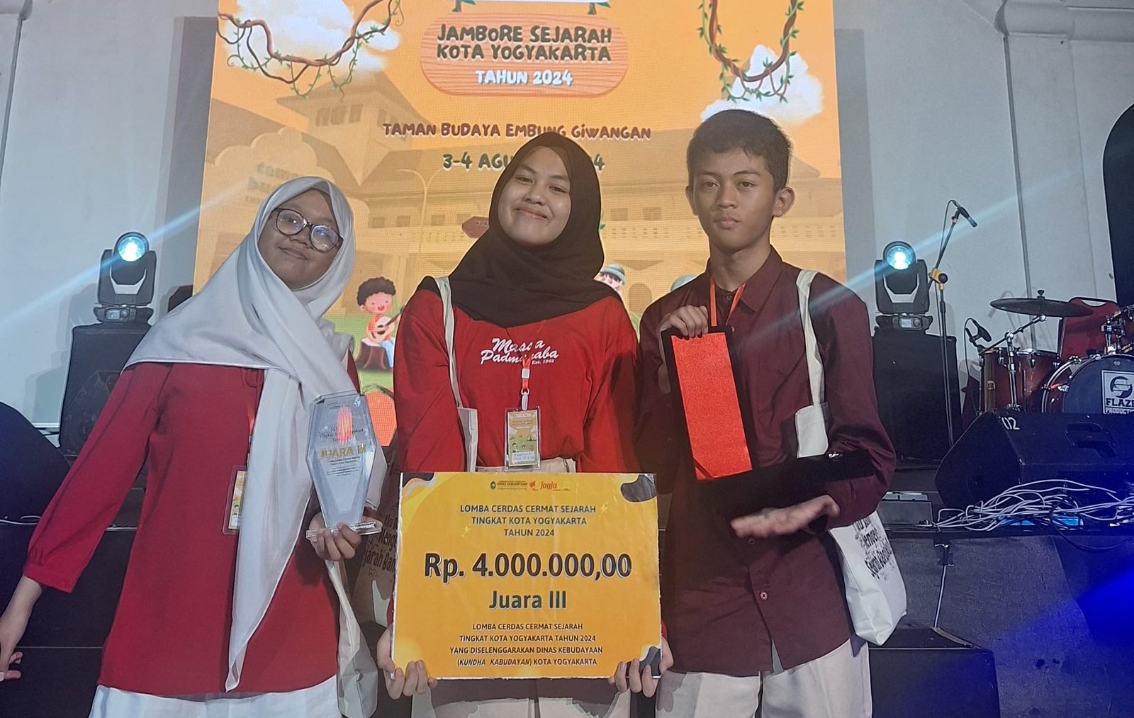 Juara III Lomba Cerdas Cermat Sejarah Tingkat Kota Yogyakarta 2024