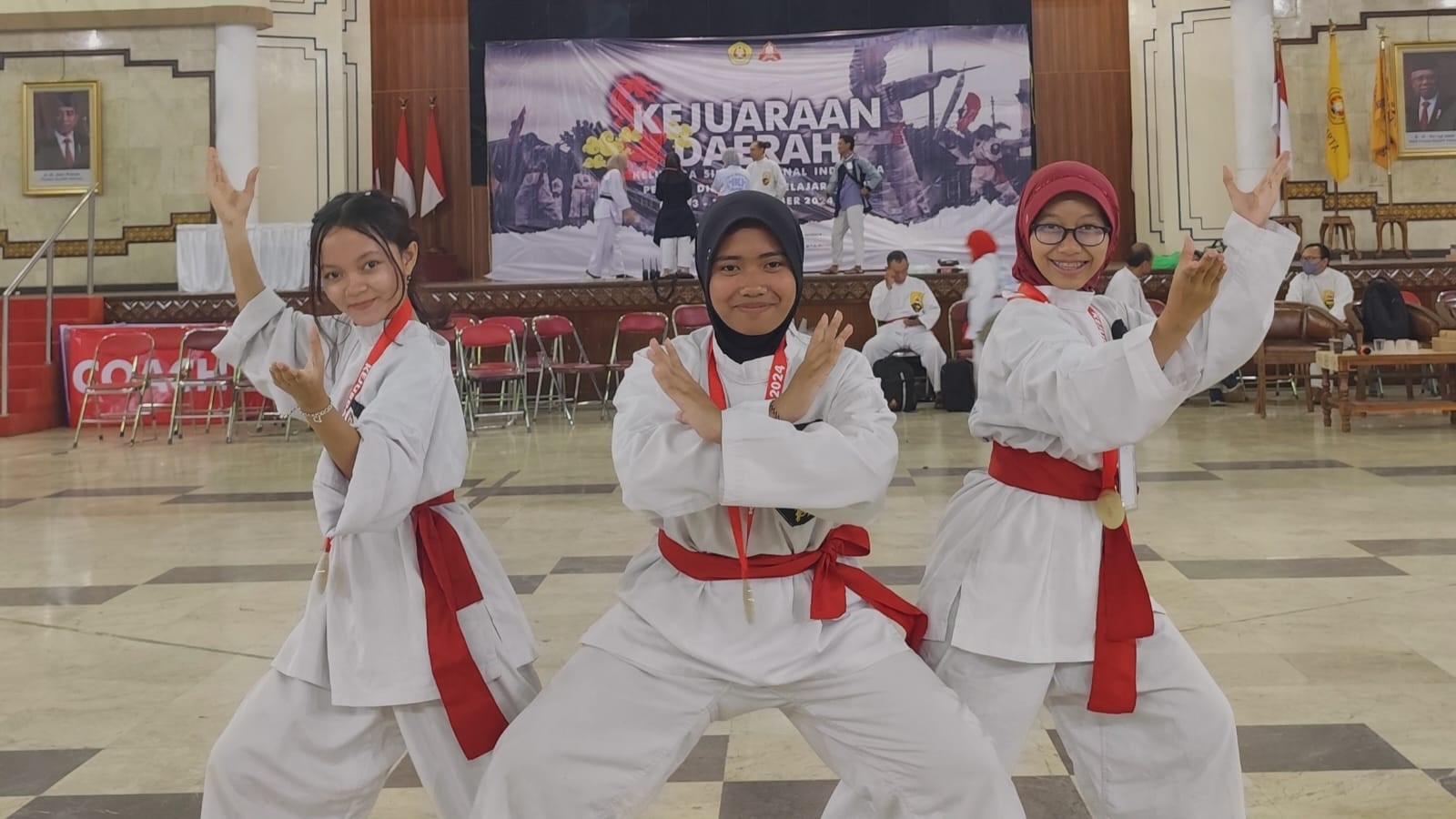 Medali Emas Kategori Beregu Teknik Asli Tingkat SMA Kejuaraan Daerah Perisai Diri Antar Pelajar DIY 2024