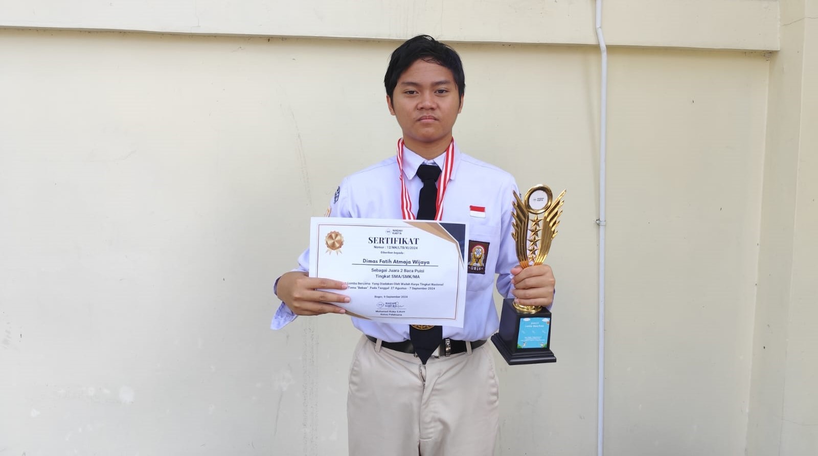 Juara 2 Baca Puisi Tingkat SMA/SMK/MA 2024