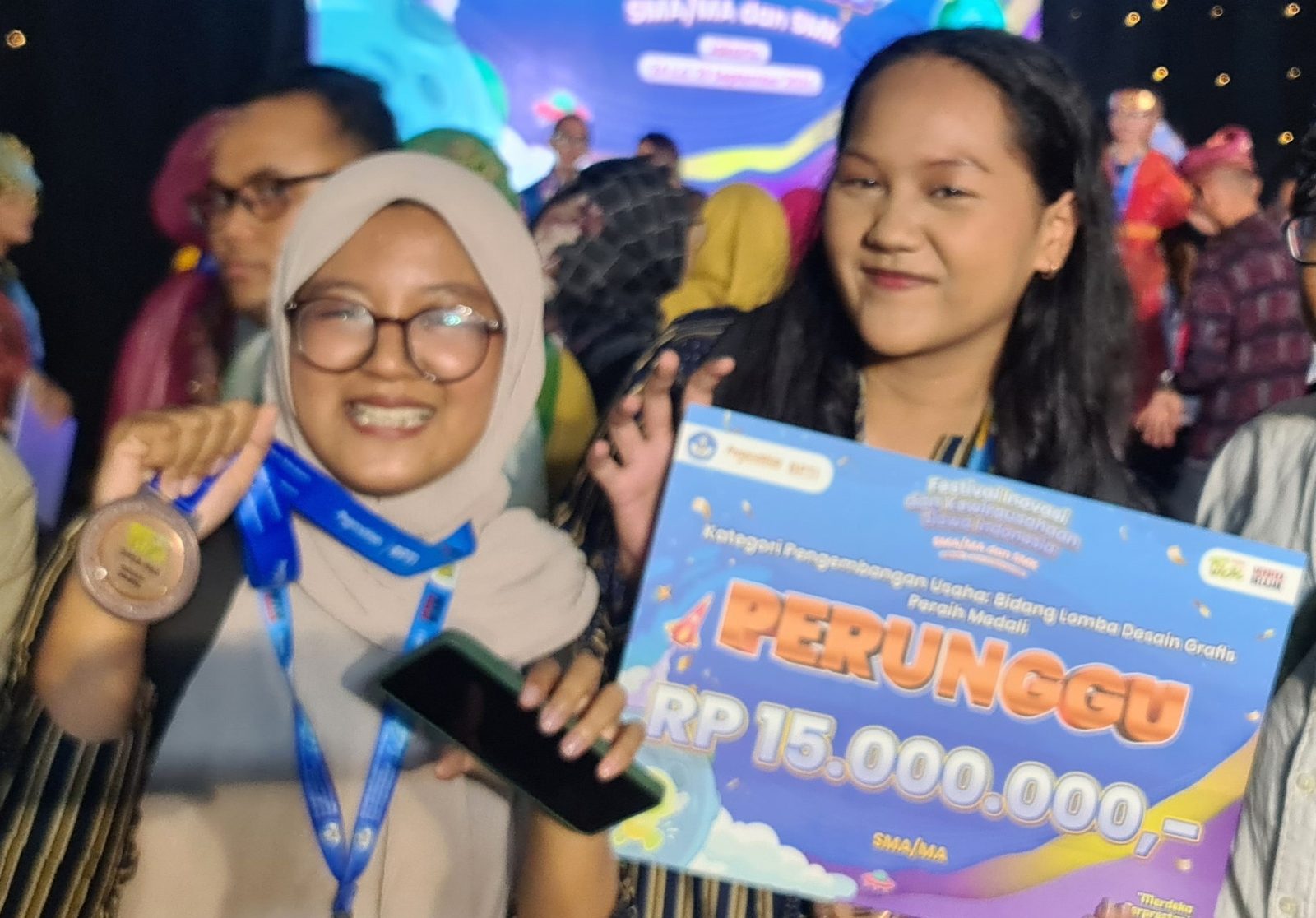 Medali Perunggu Bidang Desain Grafis Kategori Rencana Usaha FIKSI 2024
