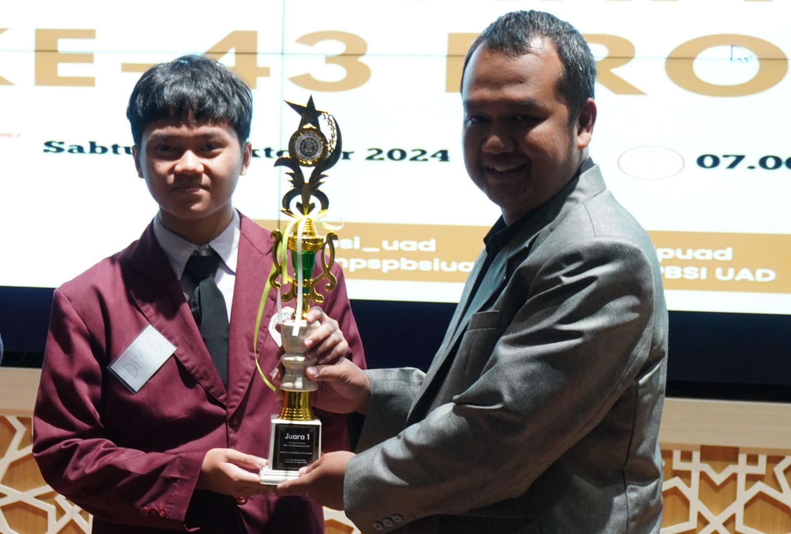 Juara 1 Lomba Baca Puisi Bulan Bahasa dan Milad ke-43 Prodi PBSI UAD 2024