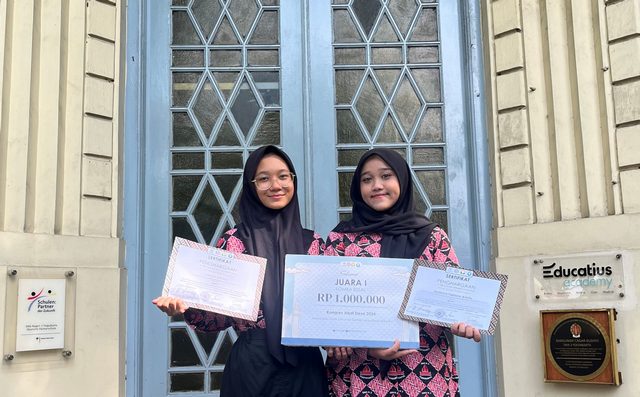 Juara 1 Esai Kongres Abdi Desa: Teknologi dan Energi Terbarukan 2024