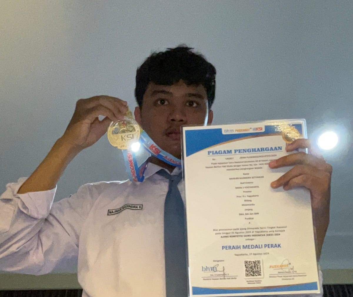 Medali Perak Ajang Kompetisi Sains Indonesia Bidang Matematika 2024