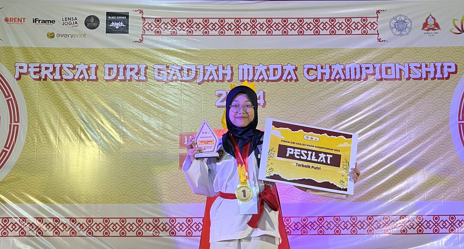 Medali Emas Kejurnas Perisai Diri Kategori Serang Hindar Putri Kelas A dan Pesilat Terbaik Putri Gajah Mada Championship 2024