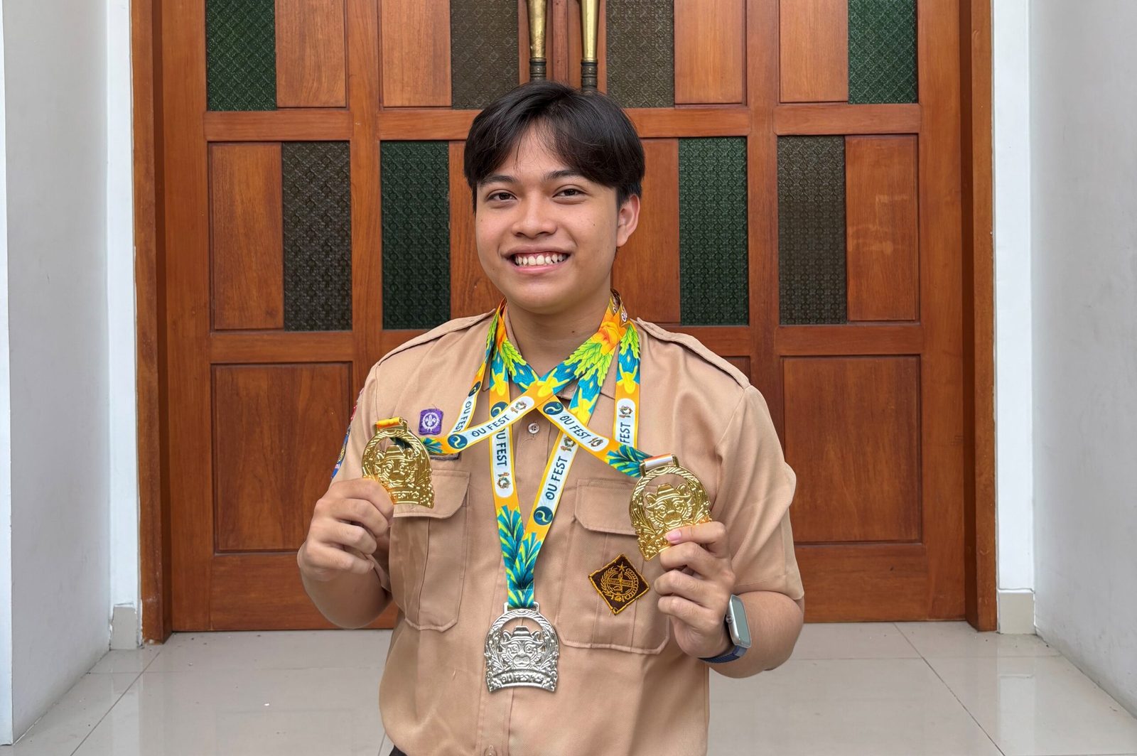Medali Emas KOSAKATA Bidang Cipta Puisi, Medali Emas OPSILON Bidang Bahasa Indonesia dan Medali Perak OPSILON Bidang Biologi dalam OU FEST 10 2025