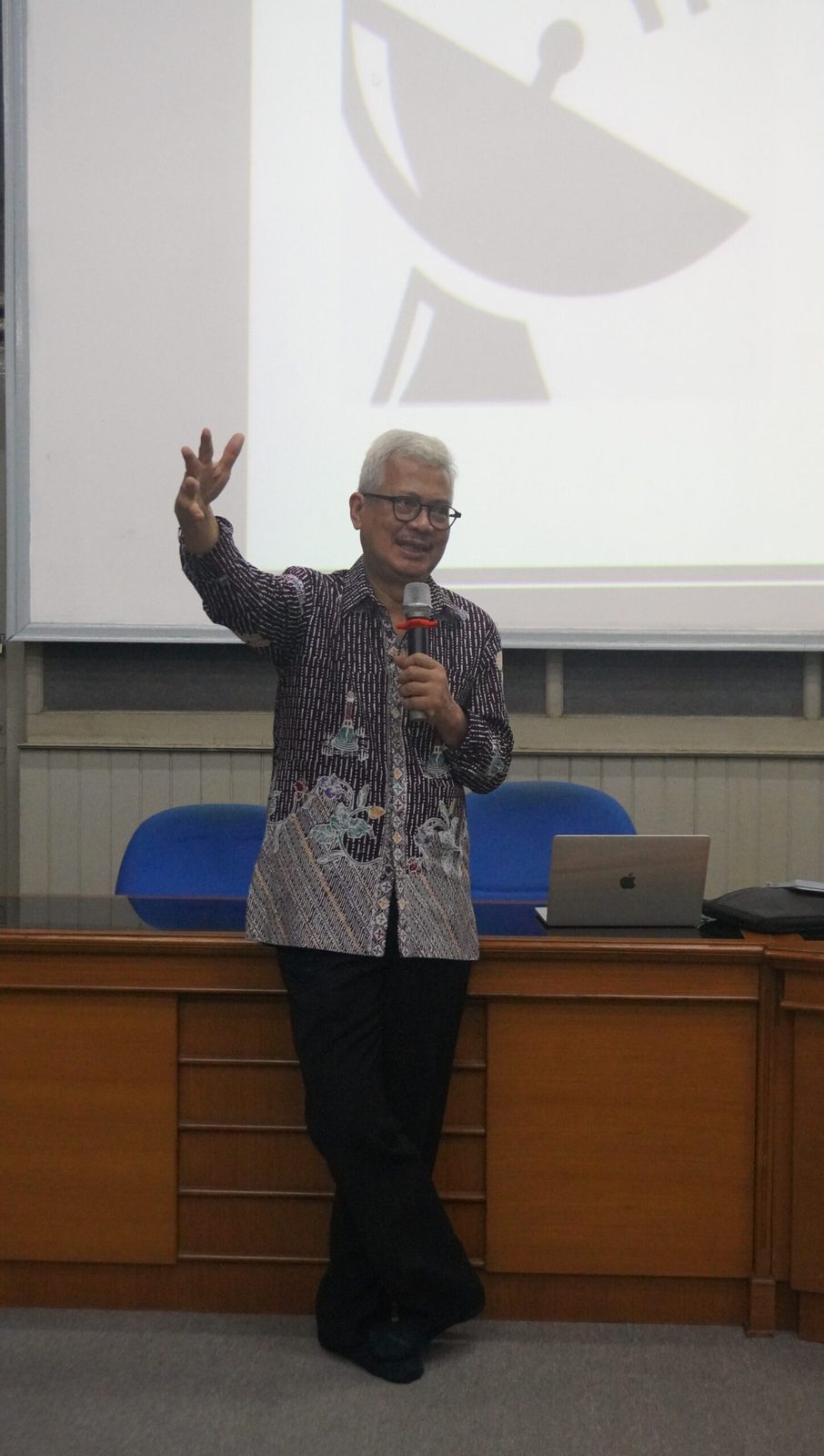 Pengembangan Sekolah melalui Pelatihan Broadcasting bagi Siswa