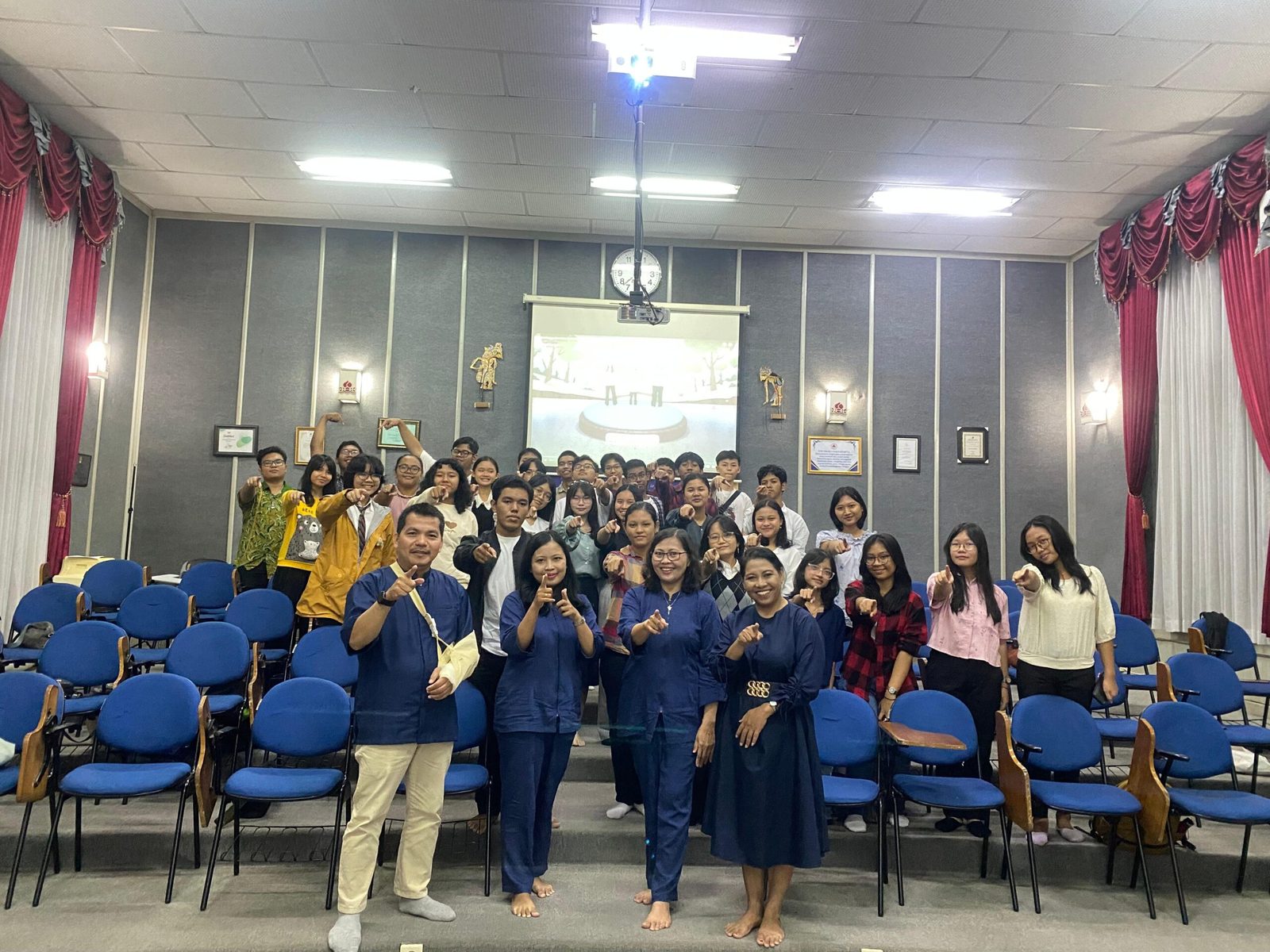 Pembinaan Iman Siswa Kristen dan Katolik