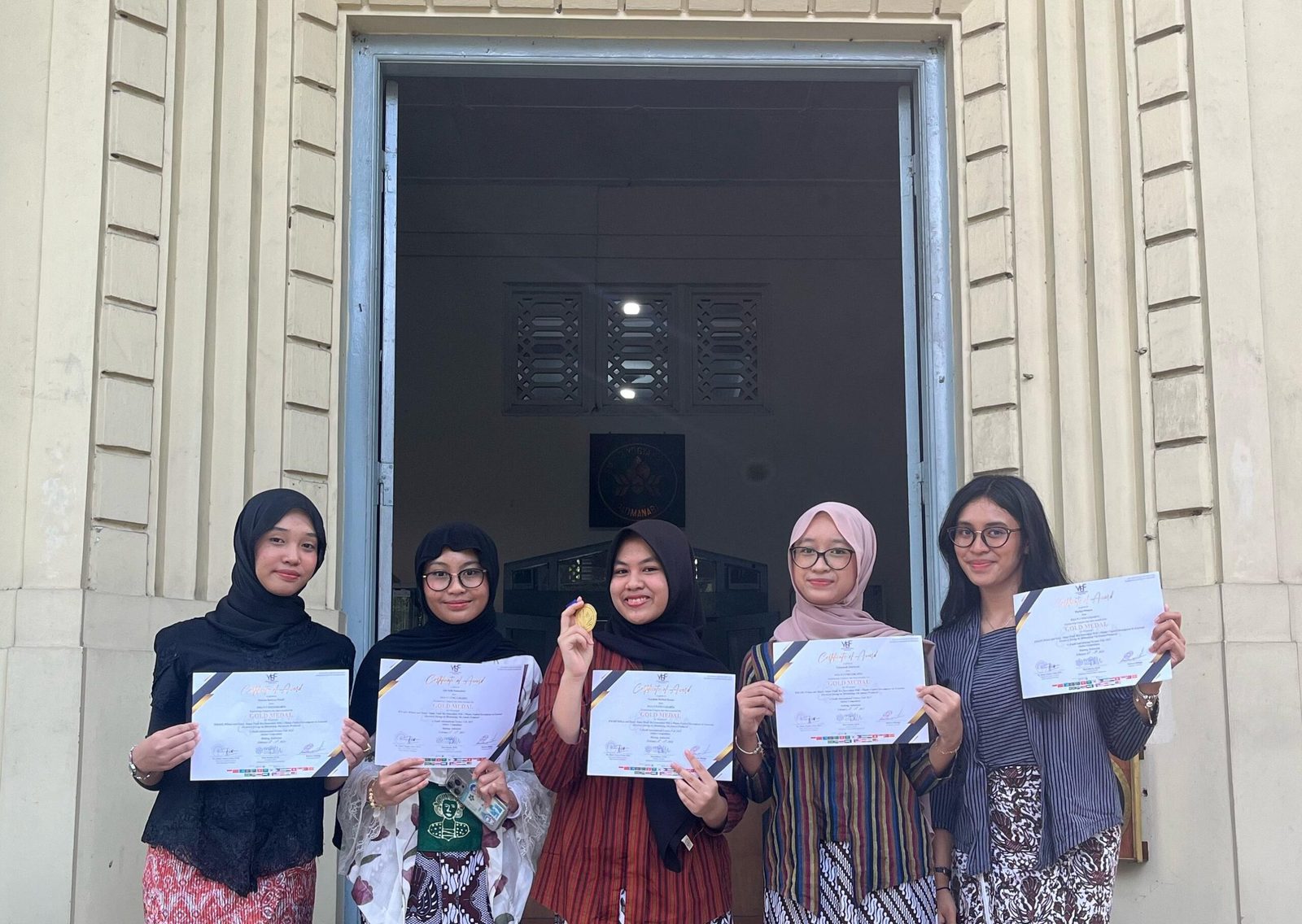 Gold Medal Youth International Science Fair Bidang Engineering 2025