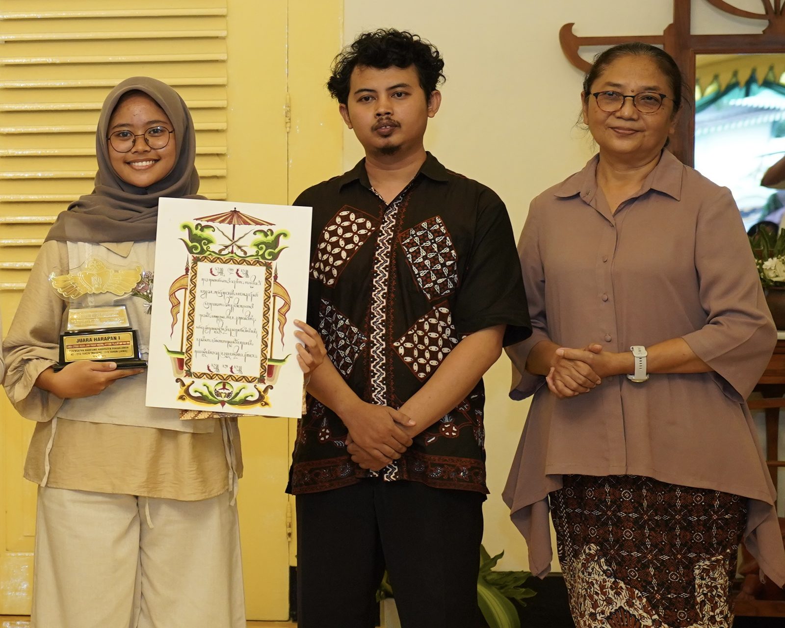 Harapan 1 Lomba Literasi Aksara Jawa Tingkat Nasional Kategori Pelajar