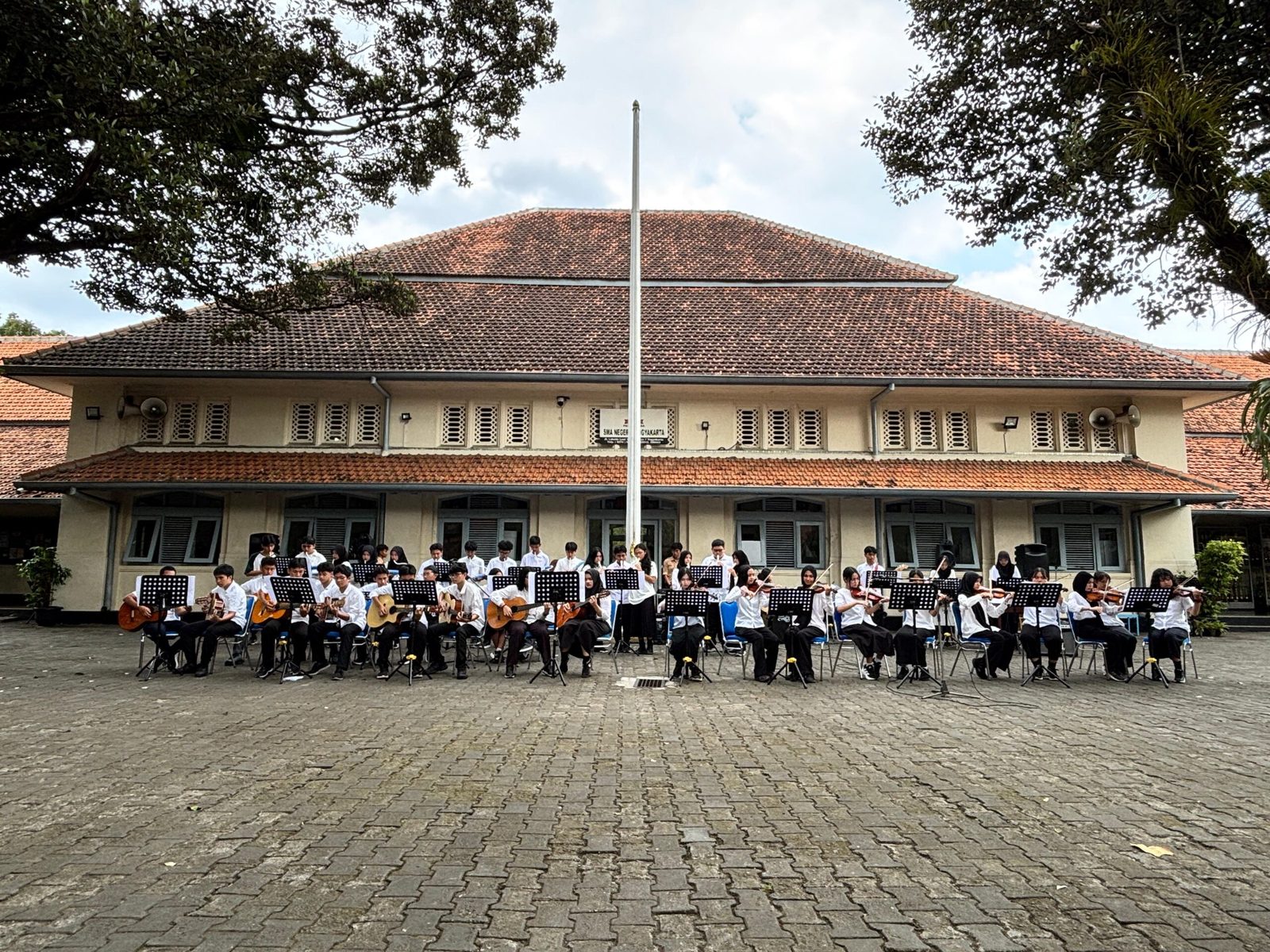 Gemilang Ekspresi dan Kreativitas: Show of PMBS Kelas X SMAN 3 Yogyakarta