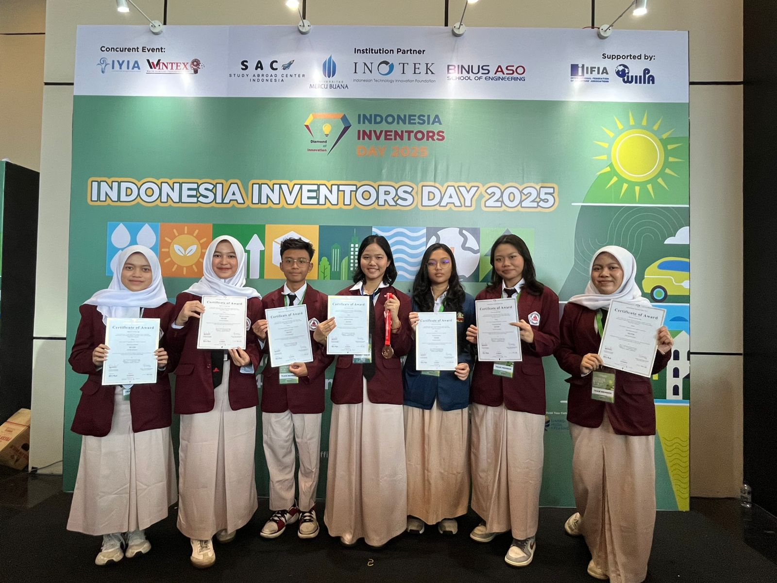Silver Medal Sana Tech: Non-Invave Biofeedback System for Real-time Mental and Physical Health Monitoring using Multi-nodal Sensing