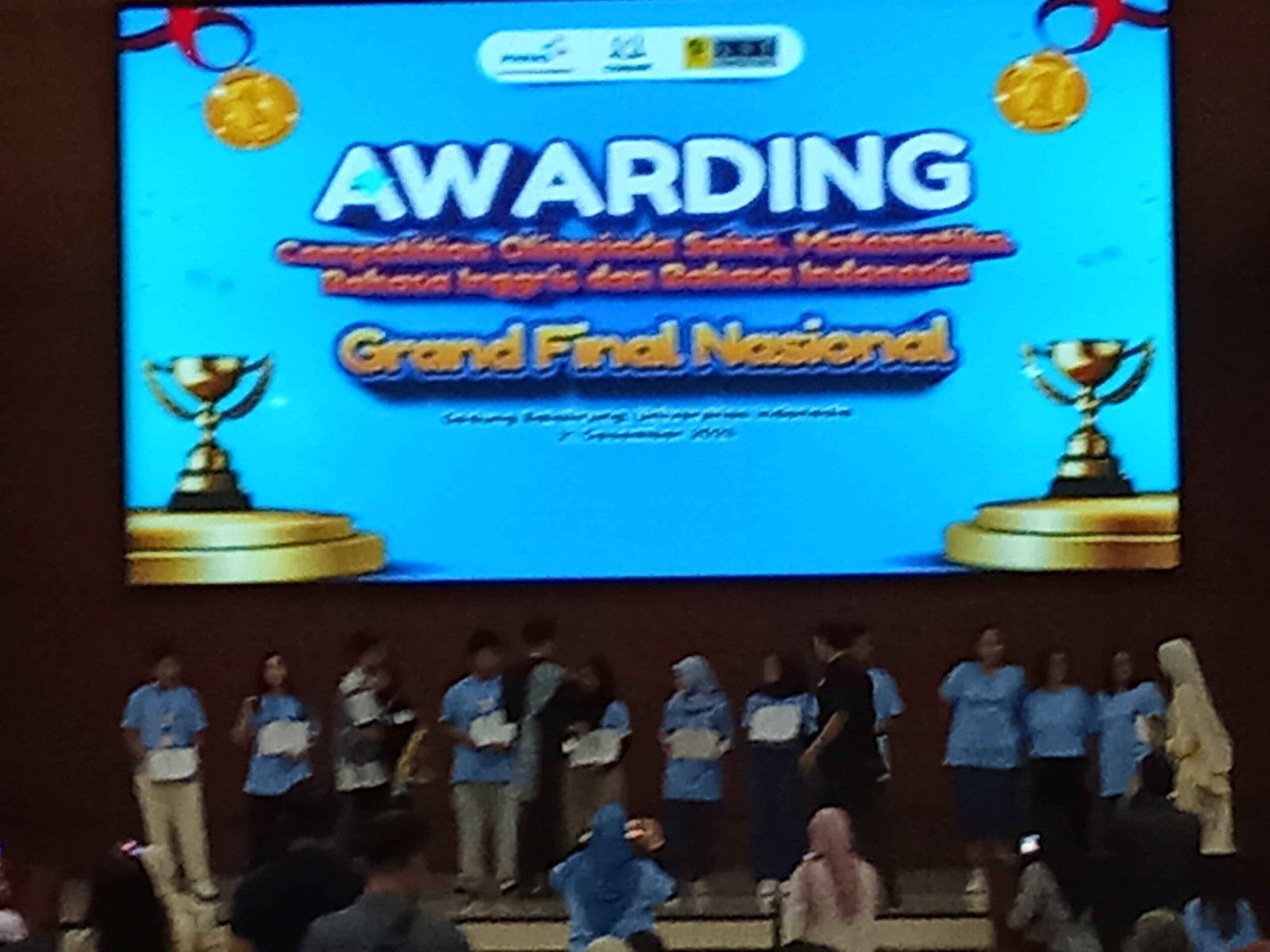 Medali perunggu bidang bahasa inggris COSMII 2025