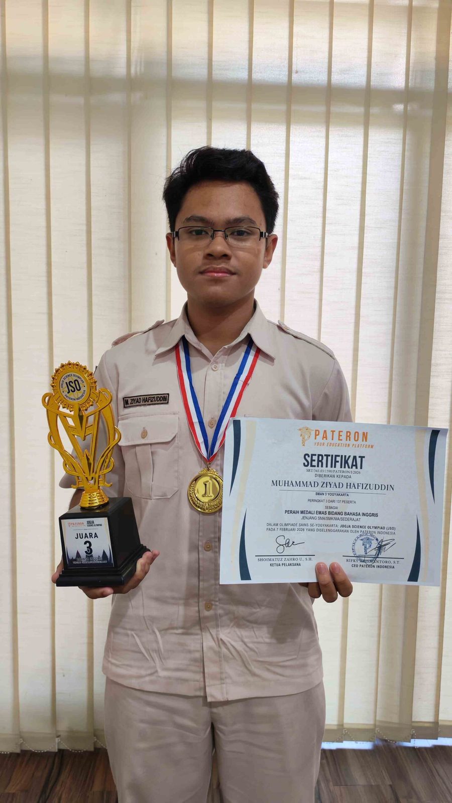 Medali Emas Bidang Bahasa Inggris Jogja Science Olympiad