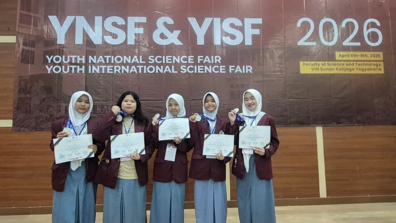 Medali Perak Youth International Science Fair 2026