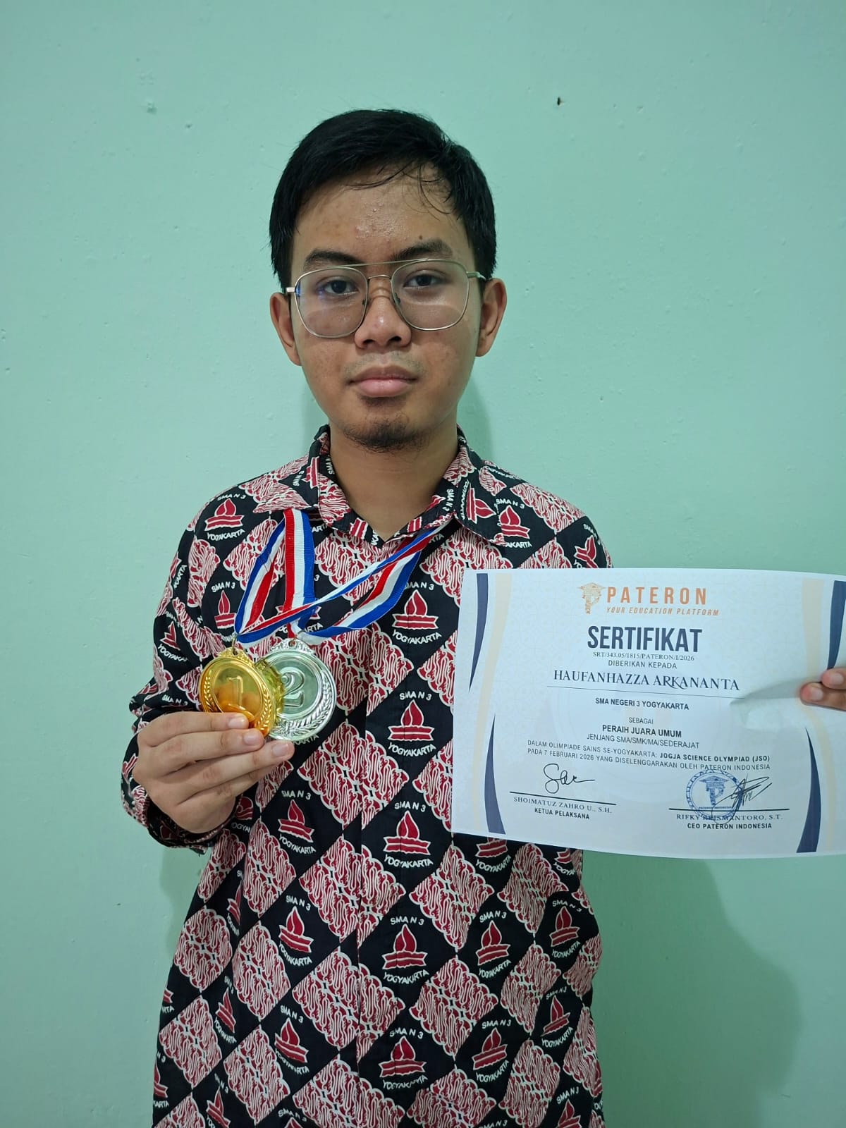 Juara Umum Jogja Science Olympiad, termasuk Medali Emas Bidang Bahasa Inggris dan Medali Perak Bidang Matematika